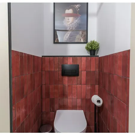 Elsa - 5 Minutes To Old Town