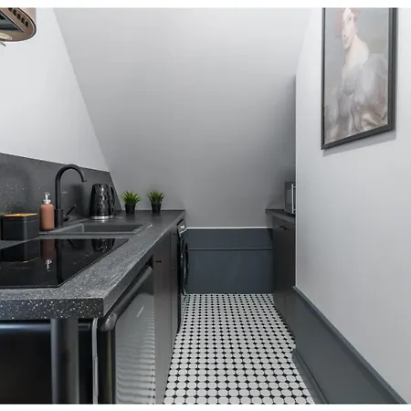 Elsa - 5 Minutes To Old Town *